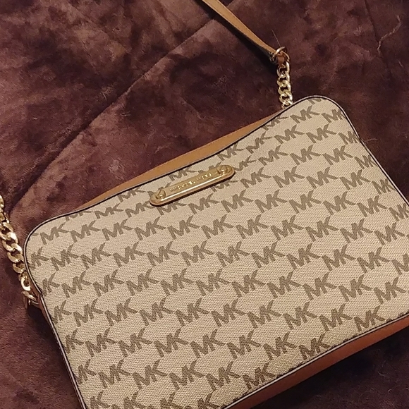 Purse - Picture 1 of 1